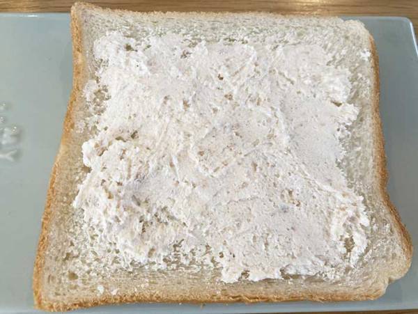 食パンがメロンパンに大変身！　カルディの『ぬって焼いたらメロンパン』を食レポ