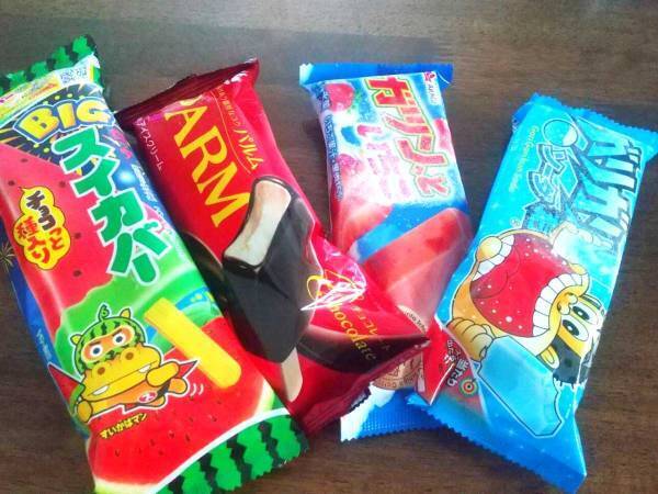 これ知ってる！？　棒アイスの袋の開け方を変えるだけで、手を汚さず食べられる方法