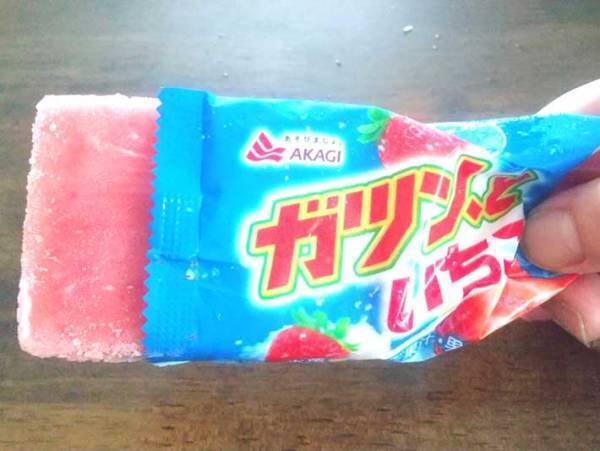 これ知ってる！？　棒アイスの袋の開け方を変えるだけで、手を汚さず食べられる方法
