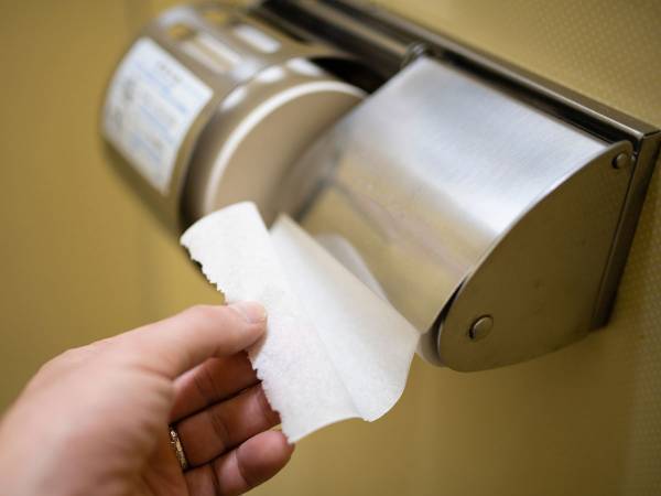 「何で思いつかなかったんだろう」　警視庁がすすめる、トイレットペーパーの『便利技』とは？