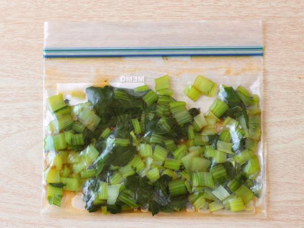 小松菜と調味料だけ！　『簡単漬物レシピ』がおいしそう