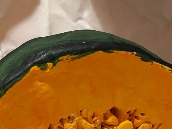 本物そっくり！　小２が作った『紙粘土のカボチャ』に驚きの声　「天才現る」