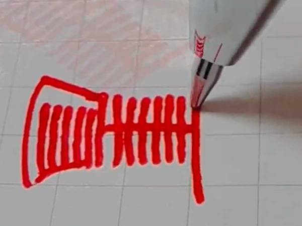 なんの文字を書いている…？　「笑った！」「暑苦しいわ～」