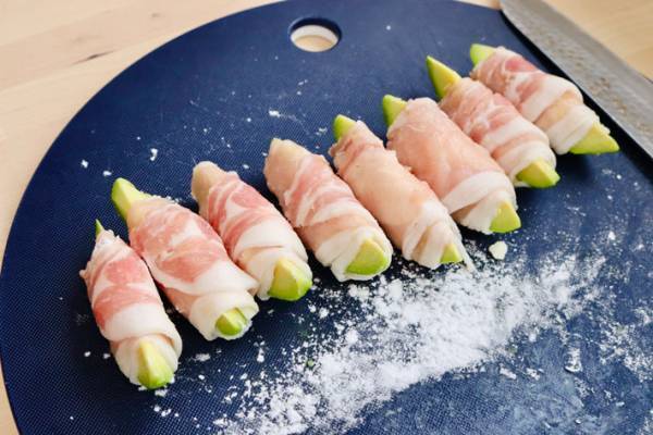 『アボカドの肉巻き』がおいしそう！気になる作り方は？　「コレは反則」「絶対ウマいやつ」