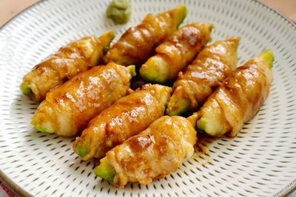 『アボカドの肉巻き』がおいしそう！気になる作り方は？　「コレは反則」「絶対ウマいやつ」