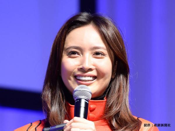 加藤夏希が公開した『小学生の頃の写真』に反響　「ヤバすぎる美しさ」「今と変わらない」