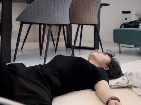 子育て中の妻を撮影した夫　写真に「リアルでいい！」「共感しかない」