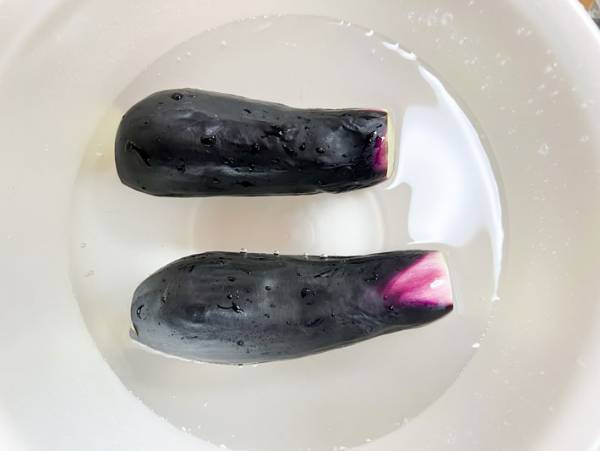 しなびたナスは捨てないで！　元に戻す方法に「知らなかった！」