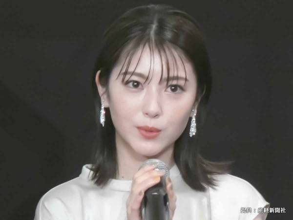 浜辺美波の『ご報告』に「元気出して」の声　内容が斜め上だった