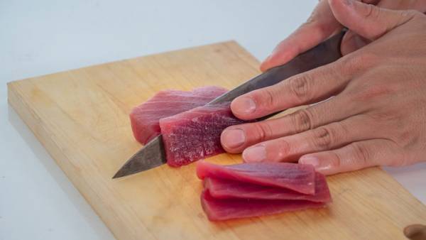 「流水解凍はやめて」　鮮魚店直伝の『マグロの解凍方法』は？　「これなら、色もキレイなまま