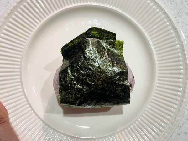 これだけでよかったのか…！　おにぎりの具を真ん中にするための工夫とは？