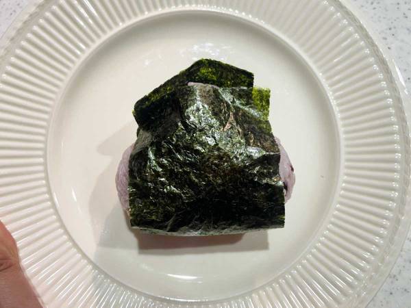 これだけでよかったのか…！　おにぎりの具を真ん中にするための工夫とは？