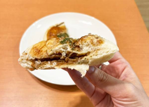 パンコーナーがお祭りみたい？　ファミマの『新商品』が話題　「コレは楽しい」「全種類食べたい」