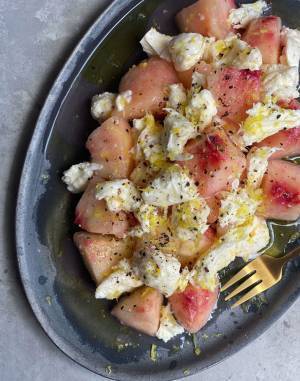 熟れた桃を使った『ひと皿』に反響　「コレはおいしい」「真似してみたい」