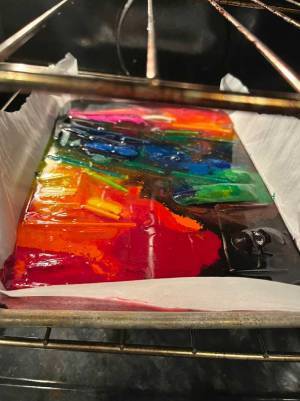 学校で余った２４０本のクレヨン　使い道に「めちゃくちゃ楽しそう！」