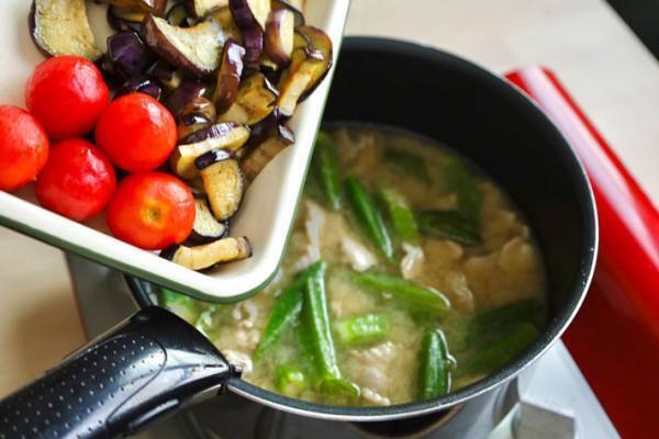 夏野菜たっぷり『夏の豚汁』　「自由な発想がいい」「栄養豊富でいい」と反響