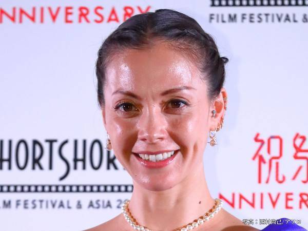 ４児の母・土屋アンナ　長男と次男の顔出しショットに「超かっこいい」の声