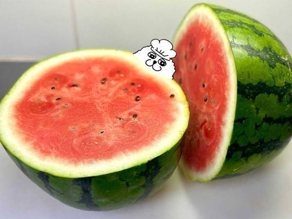 スイカのひび割れを防ぐ方法！　切る前、表面に包丁で…？