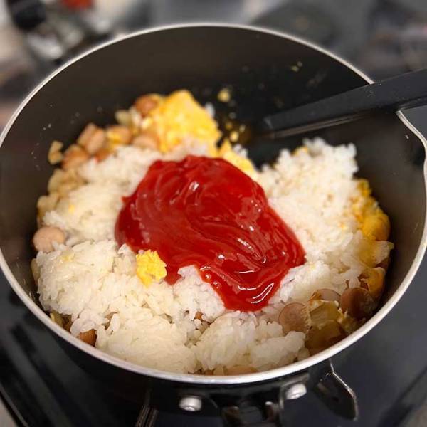 シェフ考案！簡単オムライスの作り方が話題に　「昼食に最適」「頭がいい」