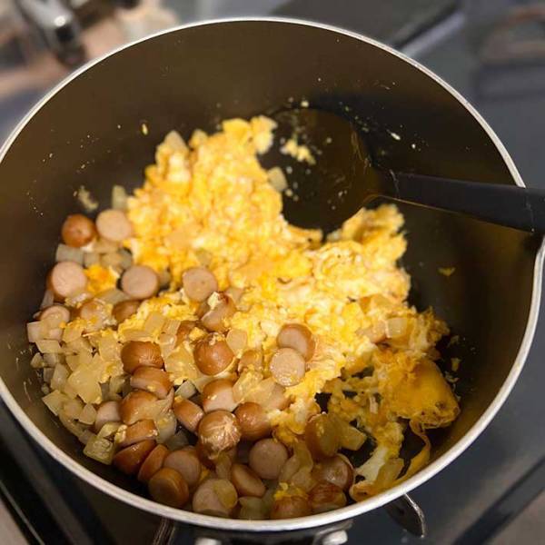 シェフ考案！簡単オムライスの作り方が話題に　「昼食に最適」「頭がいい」