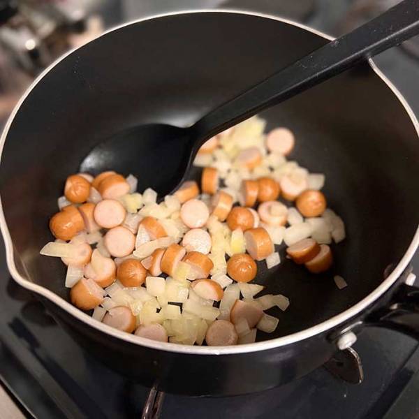 シェフ考案！簡単オムライスの作り方が話題に　「昼食に最適」「頭がいい」