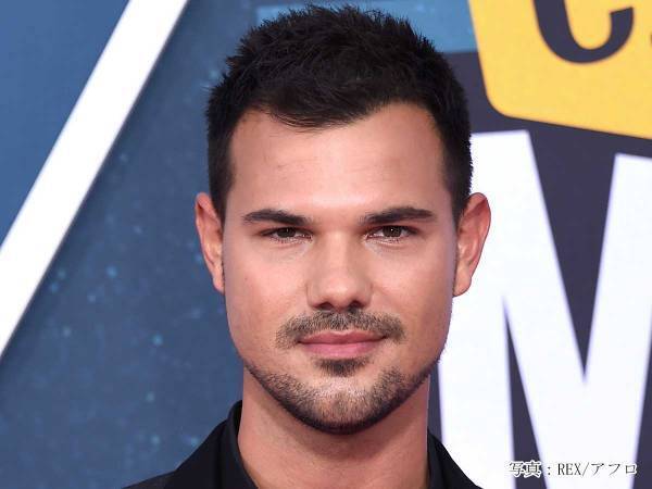 まるでシンデレラ！　野原で生まれた子犬の里親になったのは…？