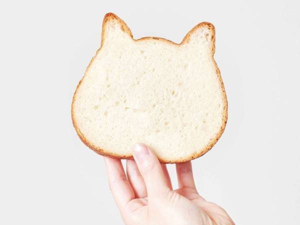 「顔だけじゃ…ない…！」　ねこ型の食パン、上下を逆にしたら…「この手があったか！」