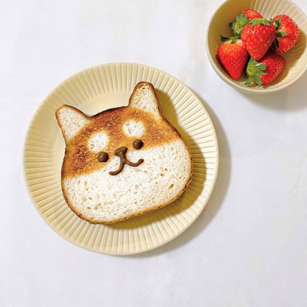 「顔だけじゃ…ない…！」　ねこ型の食パン、上下を逆にしたら…「この手があったか！」