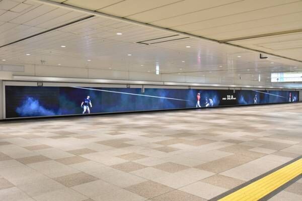 大谷翔平の投打を間近で見られる！　新宿駅構内で映像が放映