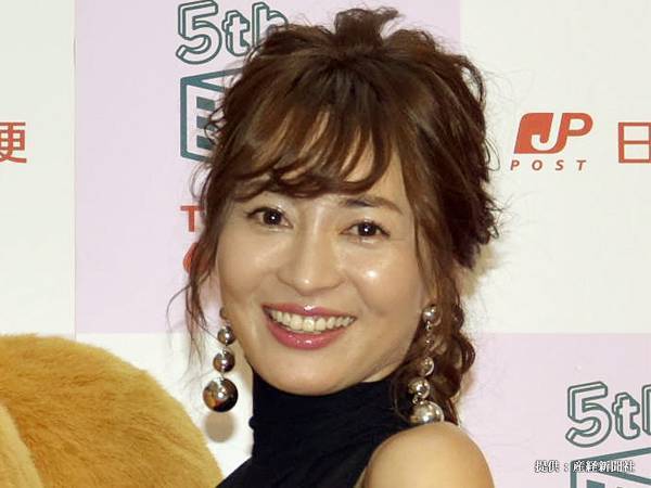 新山千春、小学５年当時の姿に「すでにオーラある」「足長い！」