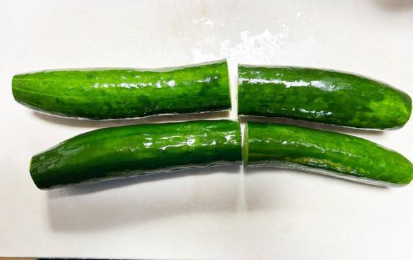 冷蔵庫でキュウリがしなびたら？　復活する方法に「知らなかった」「いい情報」の声