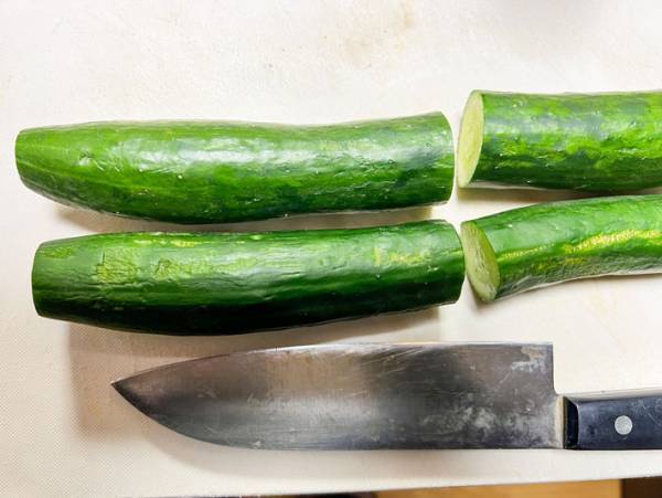 冷蔵庫でキュウリがしなびたら？　復活する方法に「知らなかった」「いい情報」の声