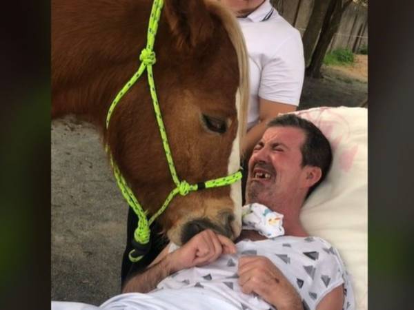 病気の男性のお見舞いにやってきたのは…　「とても感動的」「涙が出た」