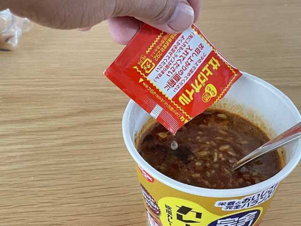 インスタント食品なのに…栄養バランスがパーフェクト！　『カレーメシ』の完全メシとは？
