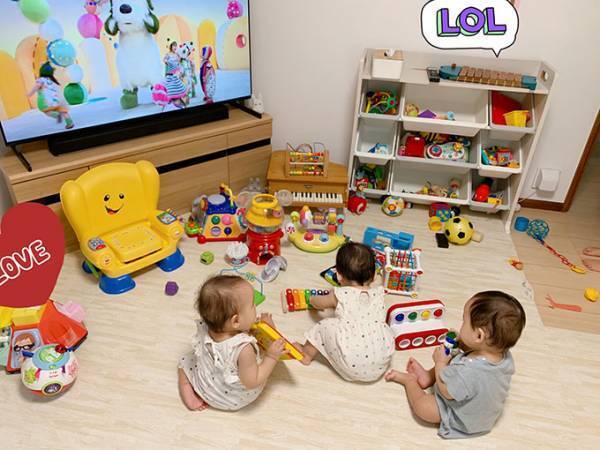 児童館っぽさが半端ない　『三つ子を育てる自宅の光景』に「癒しだ」「混ざりたい」