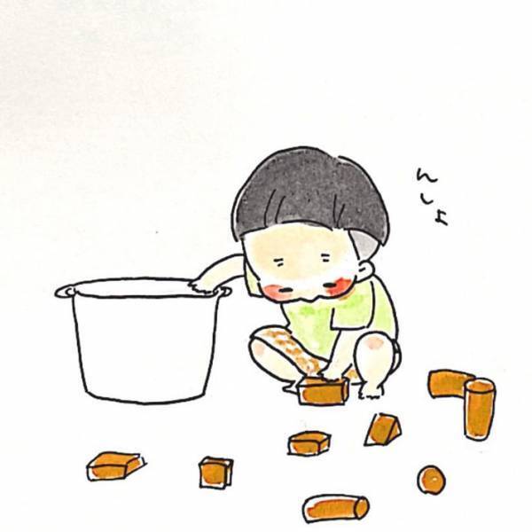 片付けをする２歳の息子の姿に、もん絶！　親「かわいいがすぎる」