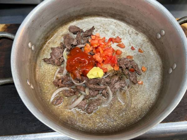 「赤ワインなしでも十分おいしい」　ハヤシライスのレシピに反響　「ルーなしでも簡単」「目からウロコ」