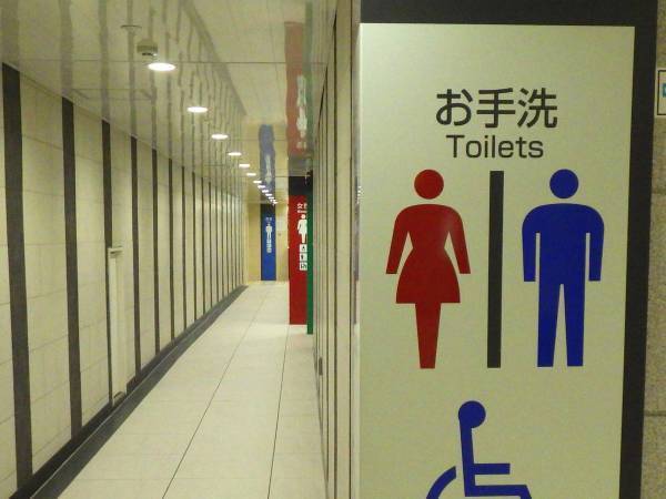 限界寸前でトイレに行ったら、長蛇の列が！　飛び出た一言に「吹いた」「マネしたい」
