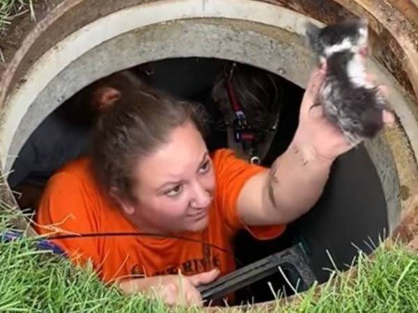 「絶対に助けてあげる！」　マンホールから出て来た女性が手にしているのは？