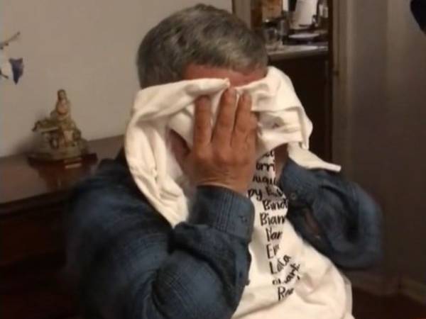 誕生日にもらったTシャツを見て涙する父親　なぜなら…？「もらい泣きした」