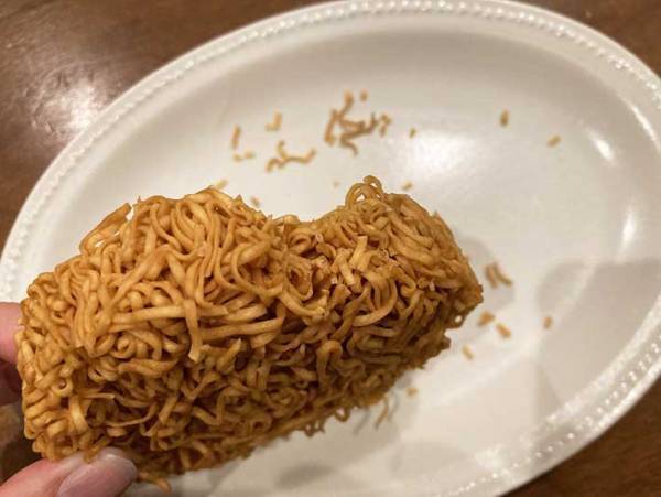 『０秒チキンラーメン』ってなに？　お湯なしでおいしい…その味に迫る！