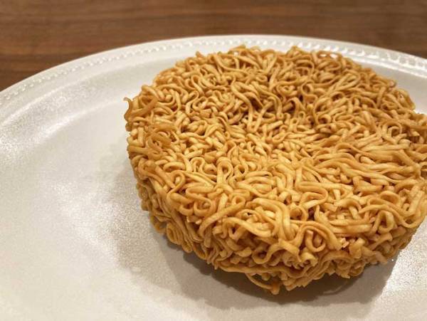 『０秒チキンラーメン』ってなに？　お湯なしでおいしい…その味に迫る！