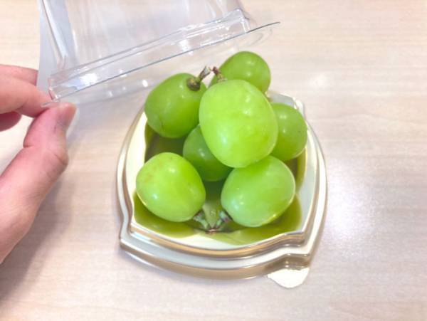 「旬のブドウをちょっとだけ食べたい」　全農がファミマで発売したものは？
