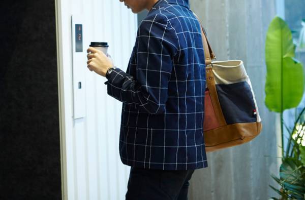 息子が大好きなデザインのクッションを手にしていた男性　声をかけた展開と結末にウルッ