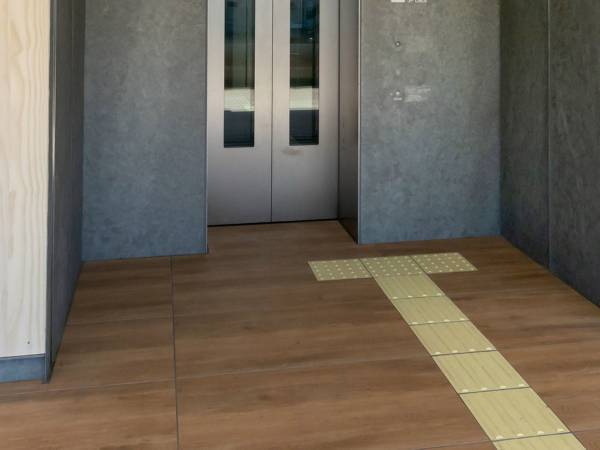 息子が大好きなデザインのクッションを手にしていた男性　声をかけた展開と結末にウルッ