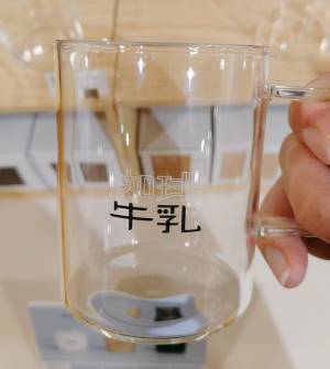 「考えた人、天才！」「賢すぎる」　コップに飲み物を注いで起きた変化が？