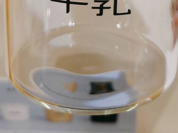 「考えた人、天才！」「賢すぎる」　コップに飲み物を注いで起きた変化が？