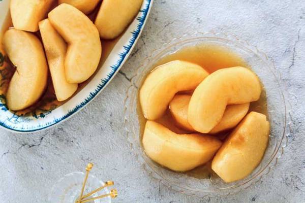 買った梨が甘くなかった…　紅茶に漬けて、ひと晩おくと？　「コレは絶品」「試したい」