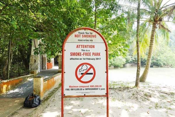 マレーシアの公園にあった看板が？　注意書きに「頭がこんがらがる…」