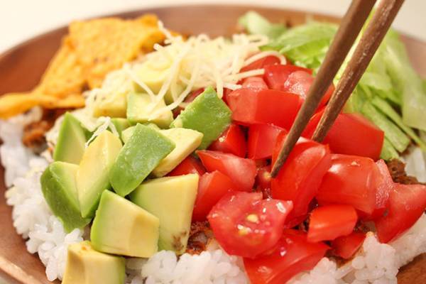 「お店の賄いで出したら瞬殺された」　シェフ考案のタコライスレシピがこちら